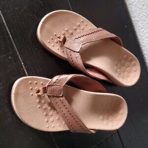 Vionic "Ashten" Brown Sandals
